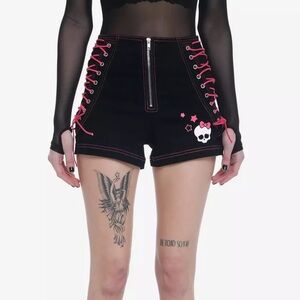 Hot Topic Monster High Black & Pink Lace-Up Shorts Booty Skull sz 3 waist rise